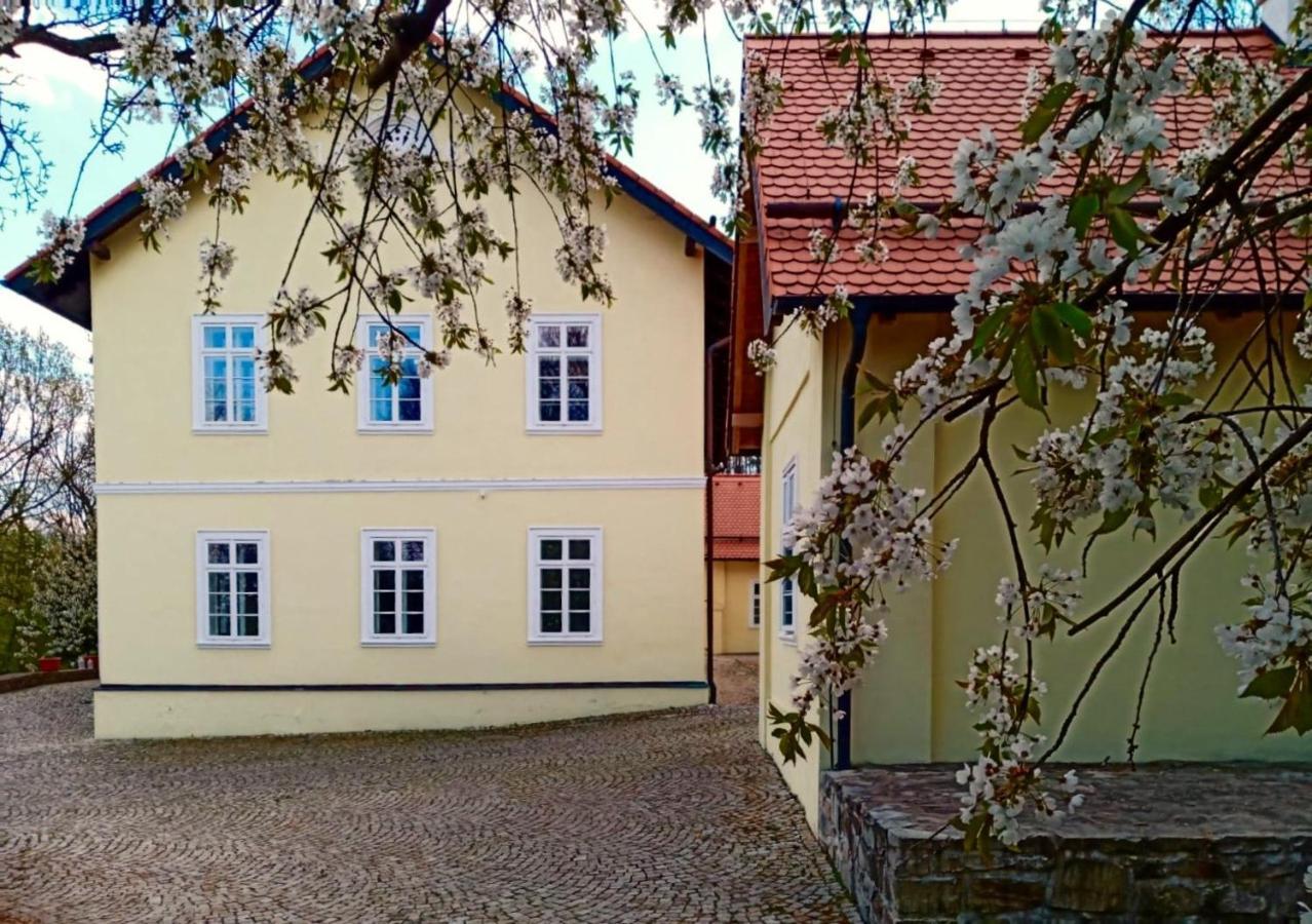 Lovecký zámeček pod Milešovkou Teplice Exterior foto