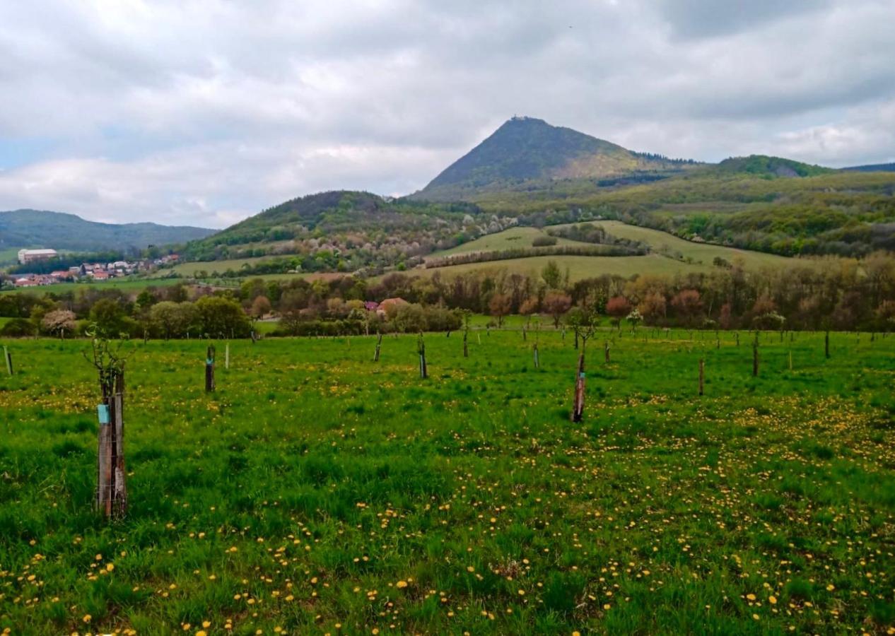 Lovecký zámeček pod Milešovkou Teplice Exterior foto